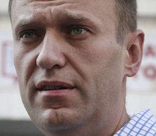 Росія прирівняла відмову Apple і Google видаляти додаток "Навальний" до втручання у вибори