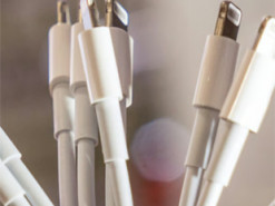 Зарядка iPhone чужим кабелем — чим це загрожує