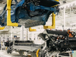 По мнению автоэксперта, электрические пикапы Rivian R1T стоят больше, чем за них просят