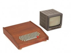 Apple-I, собранный вручную соучредителем компании Стивом Возняком, продан на аукционе за $500 000