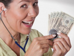 Купленный в интернете диплом врача, помог подсудимой устроиться на работу реабилитологом 