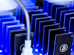 Глава «крупнейшей» майнинговой компании сбежал с $35 млн и оборудованием