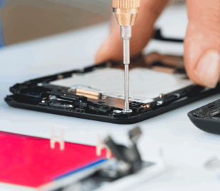 Власти хотят сделать ремонт iPhone общедоступным