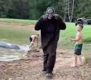 Американец притворился снежным человеком и сильно перепугал детей