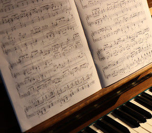 Новый ИИ учит пользователей играть на фортепиано