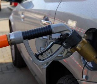 Наживаються на дефіциті: шахраї продають паливні талони за допомогою підробленого сайту