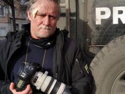 "У мене стріляли 4 рази". Швейцарський фотожурналіст розповів, як на нього напали солдати РФ