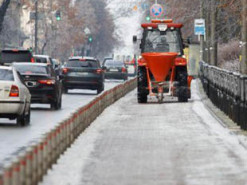 Київ скувала ожеледиця. Водіїв просять не виїжджати в місто без потреби