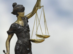 Відправляла ворогу фото об’єктів з розташуванням ЗСУ: жінка отримала 10 років позбавлення волі