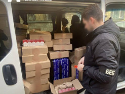 БЕБ знайшло організаторів схеми продажу нелегальних сигарет через Telegram