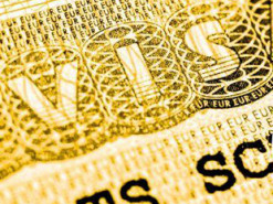 Що таке "золоті візи" та чому деякі країни відмовляються від них назавжди