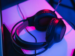 Чому дротові навушники все ще кращі за бездротові: 6 вагомих аргументів