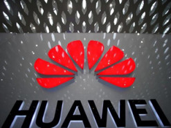Huawei запатентовала складной смартфон с выемкой для многомодульной камеры