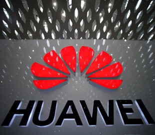 Huawei запатентовала складной смартфон с выемкой для многомодульной камеры