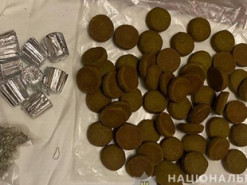 Київські правоохоронці викрили чотирьох осіб у розповсюдженні наркотиків через інтернет-магазини