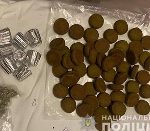 Київські правоохоронці викрили чотирьох осіб у розповсюдженні наркотиків через інтернет-магазини