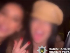 Скандал у Києві: поліція знайшла дівчат, які їздили містом під російську музику