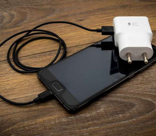 Эксперты рассказали, как правильно заряжать смартфон ночью