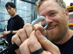 Чоловік зібрав Apple Watch із китайських запчастин: результат перевершив усі очікування