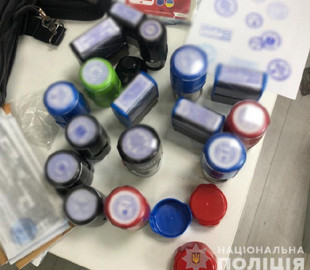 Мільйонні доходи: в Харківській області поліція викрила злочинну групу, яка підробляла COVID-сертифікати