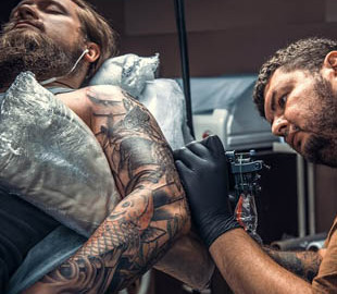 Учені знайшли потенційно шкідливі елементи в чорнилах для татуювання