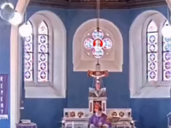 Священник случайно включил рэп во время службы