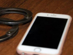 За крадіжку телефона чоловіку загрожує до 8 років ув’язнення