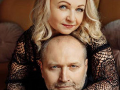 Екснардеп Береза весело привітав дружину із річницею весілля, чим потішив соцмережі