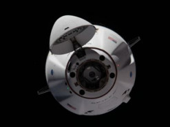 Cargo Dragon отстыковался от МКС: что корабль доставит на Землю