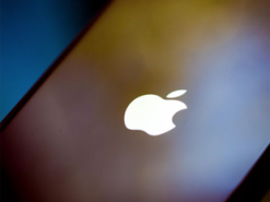 Акции компании Apple упали на рекордные за два года $100 млрд