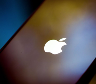 Акции компании Apple упали на рекордные за два года $100 млрд