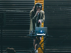 Робота научили читать рэп