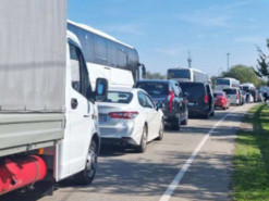 Біля переправи через Керченську протоку розтягнулася черга на 700 фур