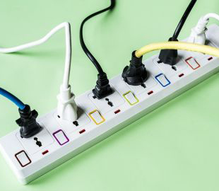 Названо кухонні прилади, які категорично не можна підключати через подовжувач