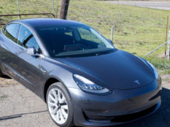 Электрокары Tesla теперь могут сообщать вам о преследовании