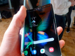 Смартфоны с гибким экраном Galaxy Fold распродали за один день