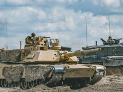 Польща зміцнить східний кордон танками Abrams та гелікоптерами Apache, - глава Міноборони