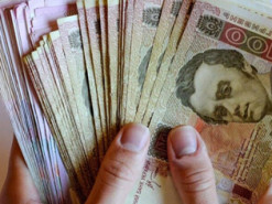 20-річна Чернігівка видурила 200 тисяч гривень у пенсіонерів