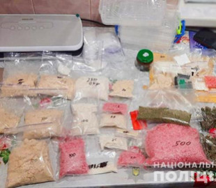 В Умані жінці, яка займалася безконтактним збутом наркотичних засобів та психотропних речовин, обрали запобіжний захід