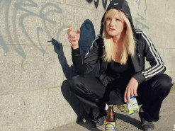 Украинка подбирала на сайтах знакомств робких мужчин и грабила их