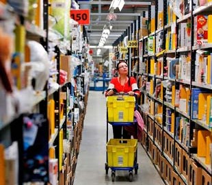 Amazon разрабатывает роботов, которые будут комплектовать заказы