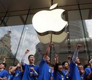 Поставщики Apple задумались о переносе производства из Китая