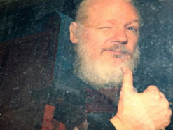 Джуліану Ассанжу – 50 років: чому австралієць став ворогом США