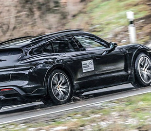 Первый электрический кроссовер Porsche показали на официальном видео