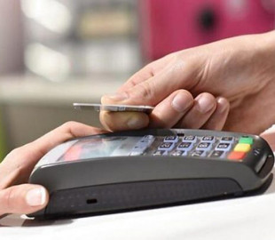 У Кам’янському чоловік 30 разів на день розплачувався в магазинах чужими картками