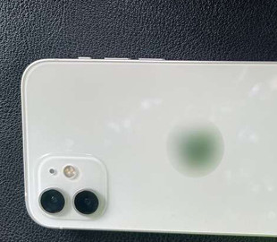 77-річний пенсіонер на Буковині викрав iPhone у жінки