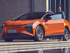 У Tesla Model X появился уникальный семидверный конкурент