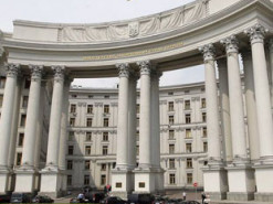 Линии перегружены: в МИД обещают обработать все заявки украинцев