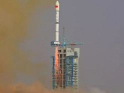 Китай вывел на орбиту три тестовых спутника связи