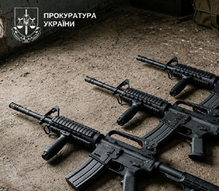 У Києві затримали чоловіка, який продавав через поштомати перероблену бойову зброю